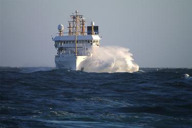 NOAA Ship BELL SHIMADA during the 2010 Pacific Hake Inter-Vessel Calibration. Credit: Stephen de Blois